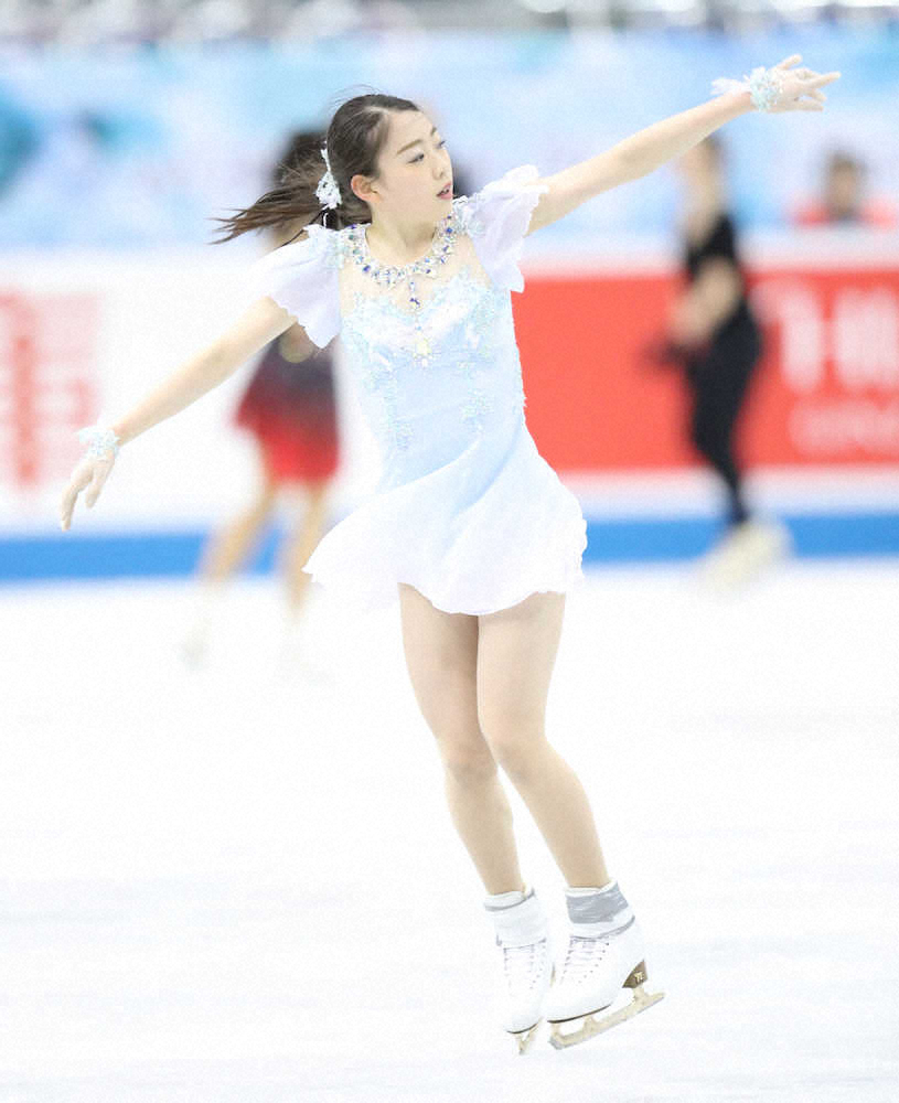 【画像・写真】紀平梨花　トゥクタミシェワと3A競演に観衆から拍手