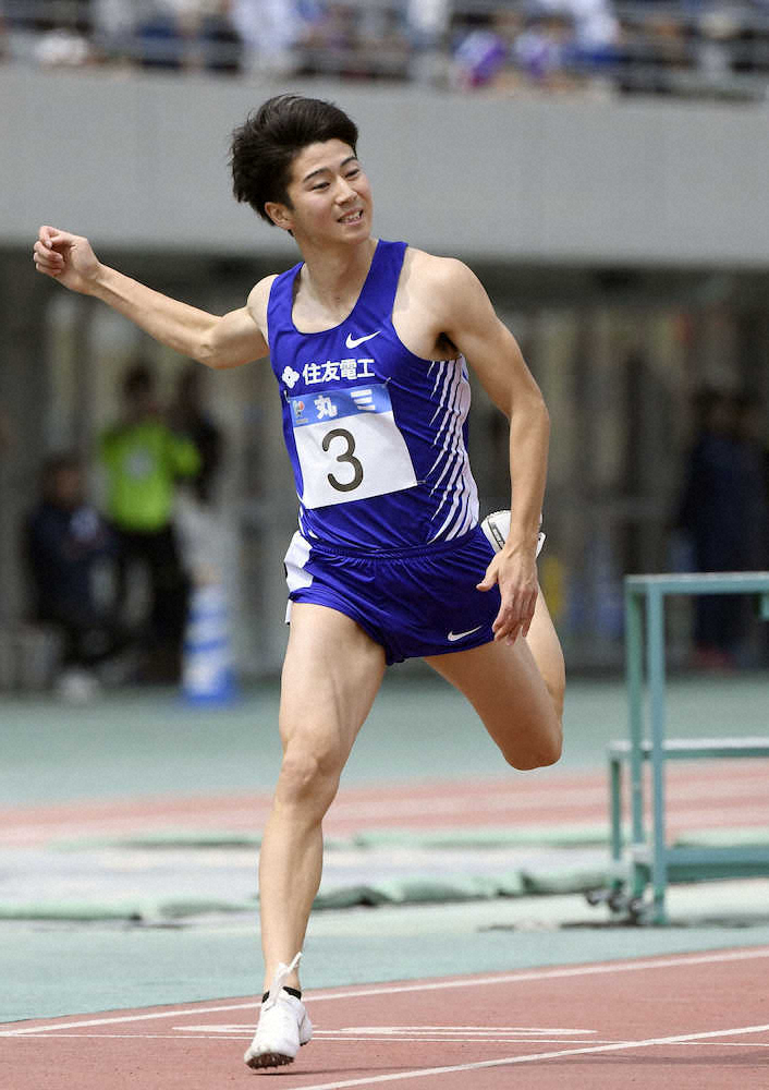 男子100メートル決勝でゴールする多田修平。10秒22で2位