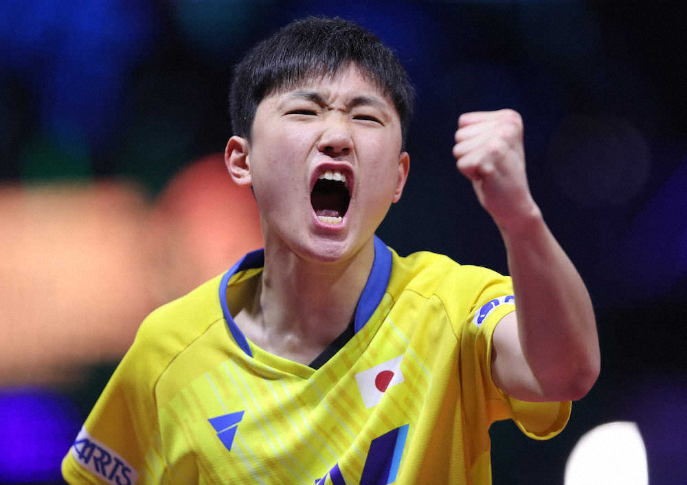 【画像・写真】得点に吠える張本（撮影・吉田　剛）