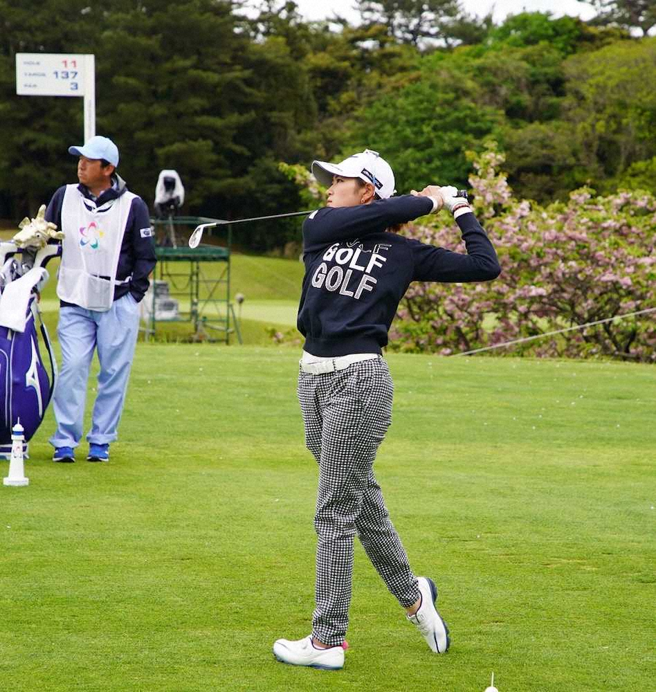 【画像・写真】2ウェーに変更し開催　51人が11番からスタート　フジサンケイ・レディース第2日