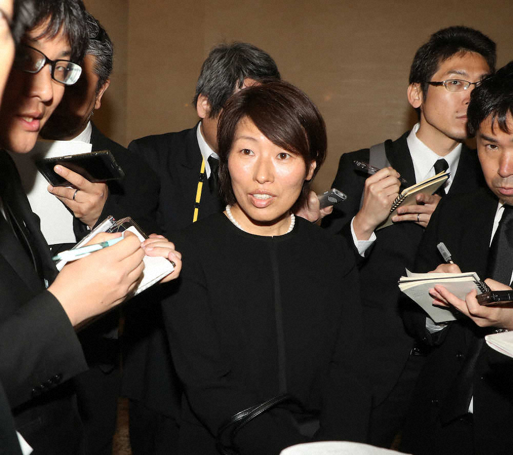 【画像・写真】小出義雄さん通夜に約1000人　祭壇はボルダーの雪山をイメージ