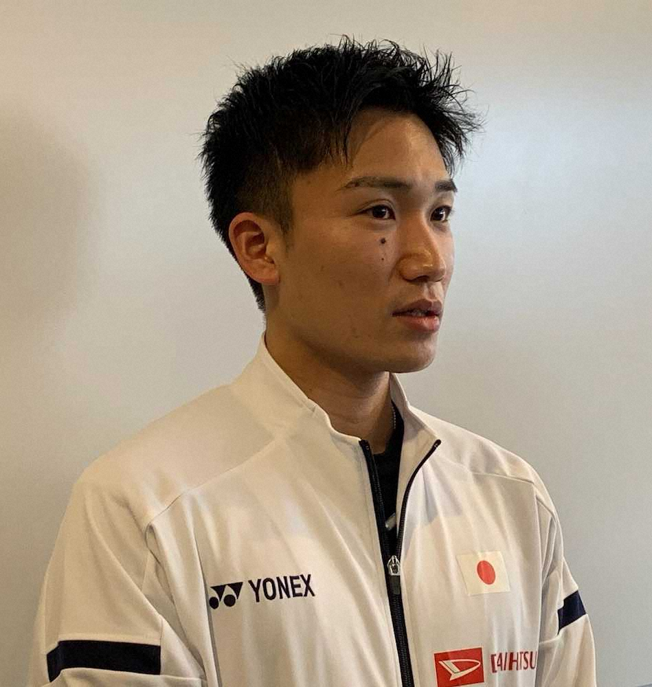 バドミントンのアジア選手権から帰国し、取材に応じる男子の桃田賢斗