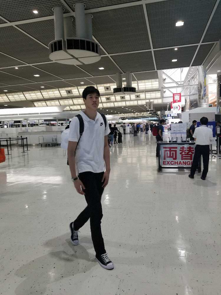 【画像・写真】渡辺雄太が渡米　Ｗ杯見据え「どれだけ戦えるか楽しみ」