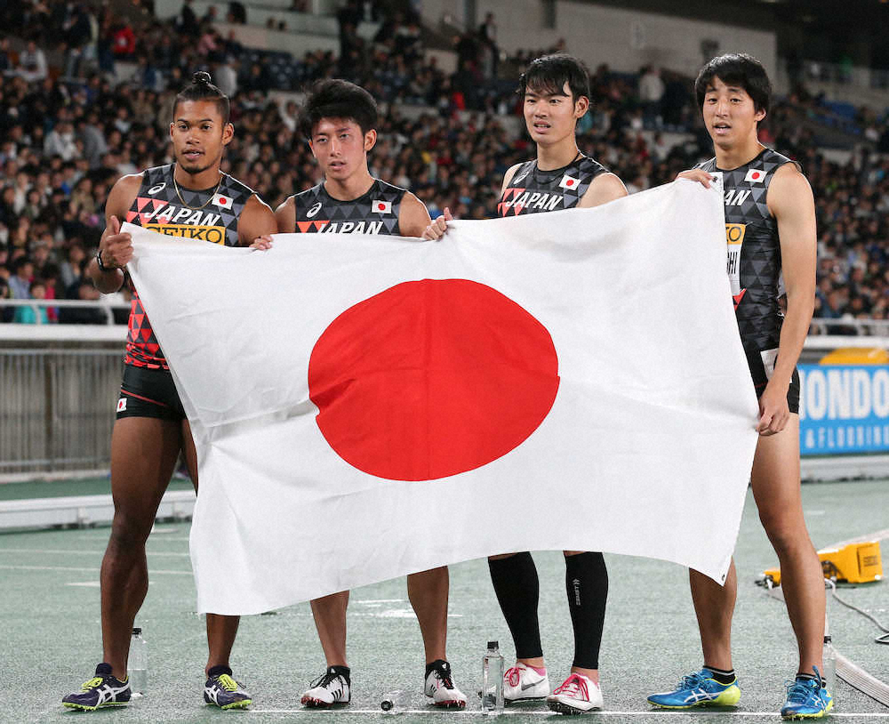 男子1600メートルリレー決勝で4位に入った日本チームの（左から）ウォルシュ・ジュリアン、佐藤拳、北谷、若林（撮影・小海途　良幹）