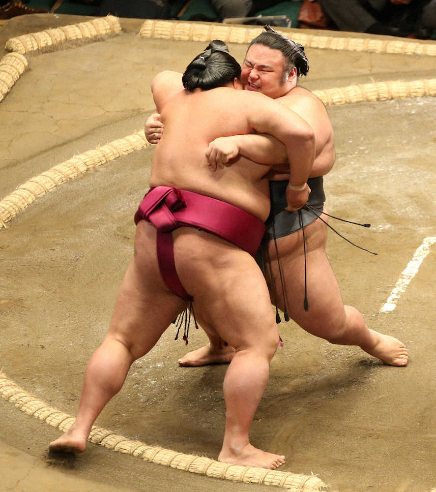 【画像・写真】貴景勝　休場危機…5連敗中の御嶽海撃破も右膝負傷