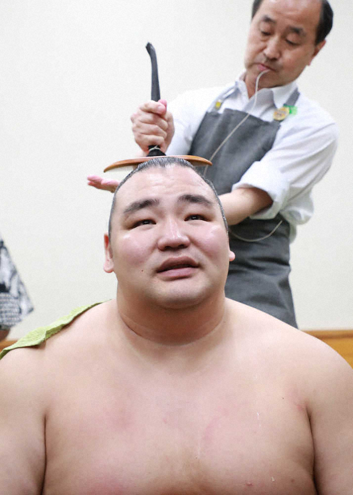 【画像・写真】鶴竜　先手で危なげなく全勝キープ「相手をよく見た」