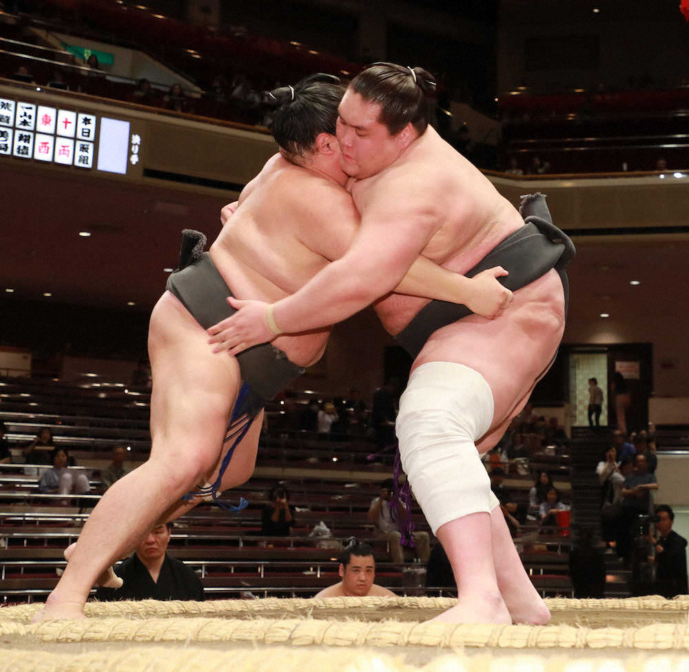 【画像・写真】照ノ富士　勝ち越しに王手　声援が励み「もう一回、いいところを見せたい」