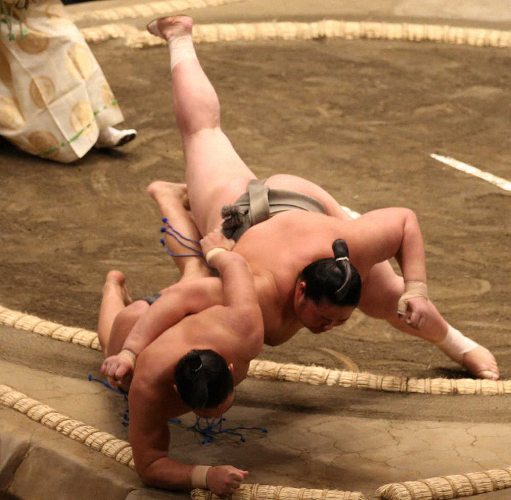 【画像・写真】琴鎌谷　朝青龍おい下して勝ち越し王手！親子3代関取へ「ここからが本番」