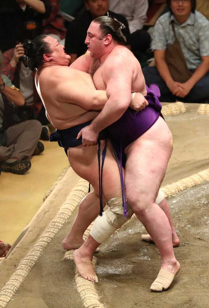 【画像・写真】鶴竜、栃ノ心、朝乃山が無傷5連勝　豪栄道は2敗目