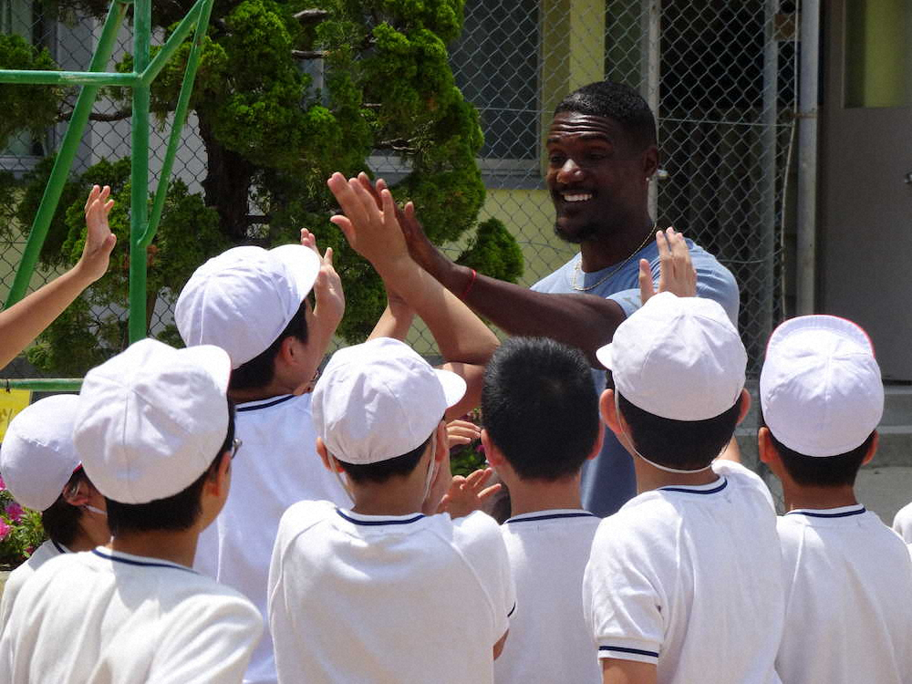 【画像・写真】ガトリンが小学生に特別授業「敬意が大事。競争相手も同じぐらい頑張っている」