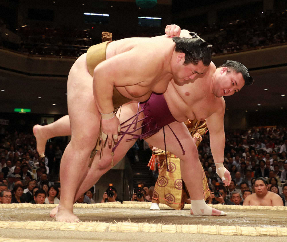 【画像・写真】【荒磯親方　真眼】朝乃山「ネチョッ」と入る右差し