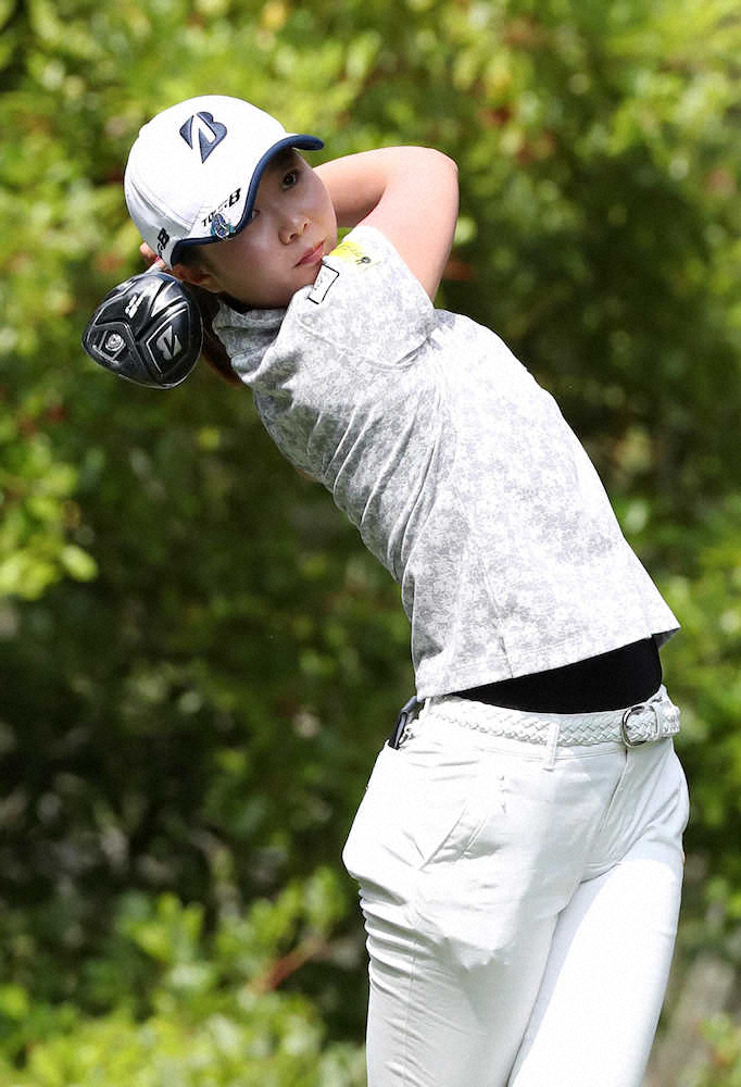 【画像・写真】金澤志奈　6アンダーで単独首位「パッティングが良かった」