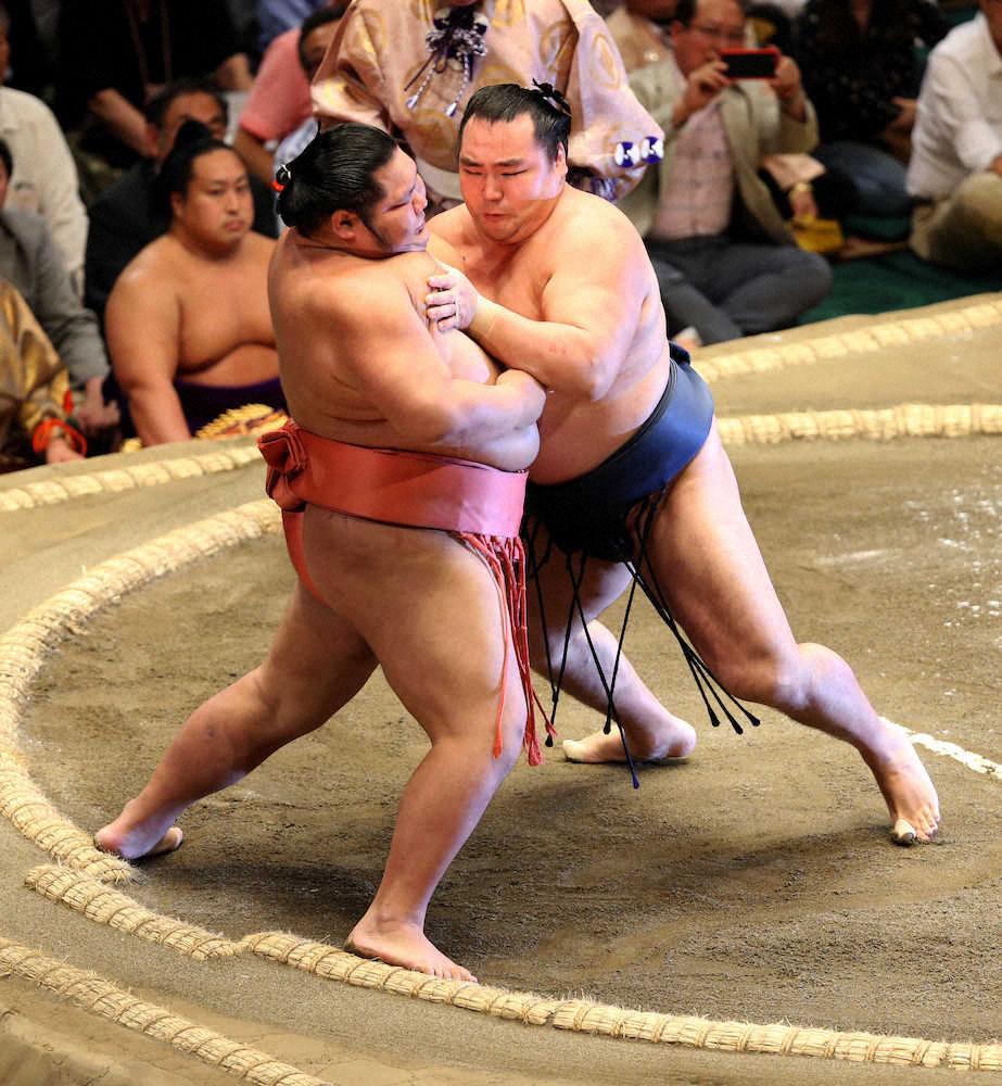 【画像・写真】鶴竜、栃ノ心が無傷7連勝　1敗は平幕・朝乃山のみ　新入幕・炎鵬は2敗目