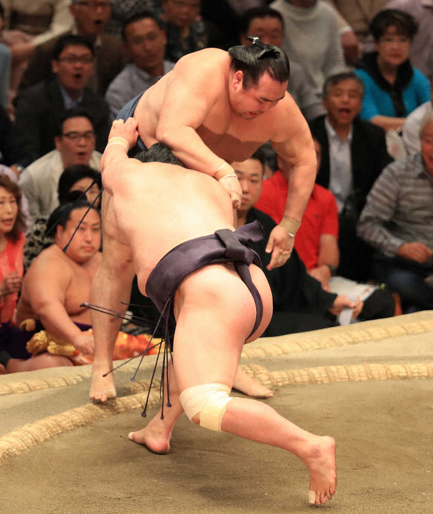 【画像・写真】妙義龍　鶴竜下し通算4個目の金星「横綱に勝ってうれしいですね」