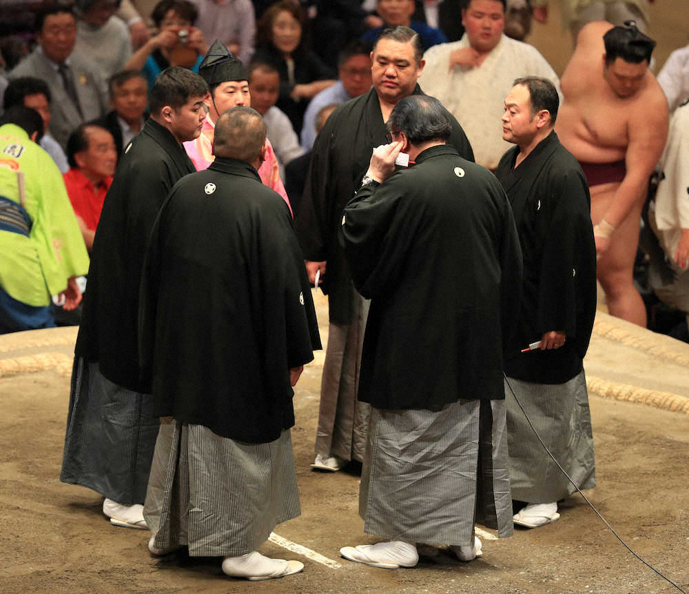 【画像・写真】単独首位に立った平幕・朝乃山　阿武松審判部長の珍説明で場内どよめくも動揺せず「2桁は一つの目標」