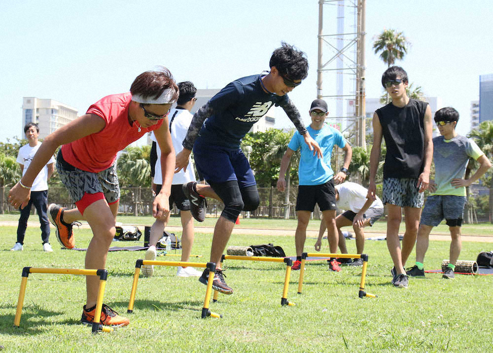 沖縄合宿で陸上トレーニングに励む雪印メグミルクの選手たち