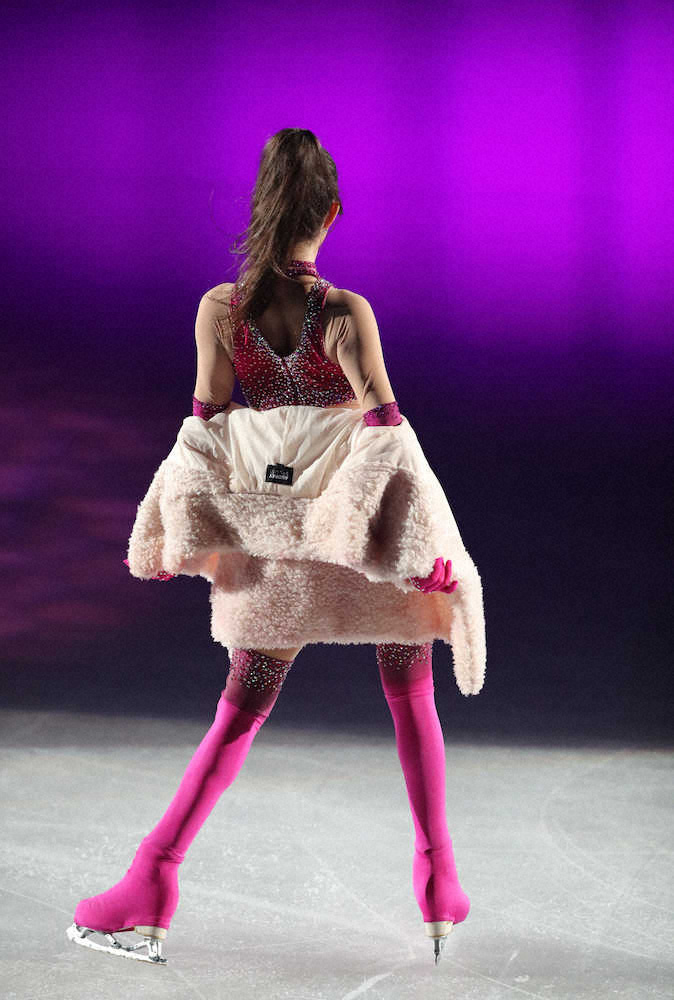 【画像・写真】メドベージェワ　ピンク衣装でキュートな舞い　ファンタジー・オン・アイス