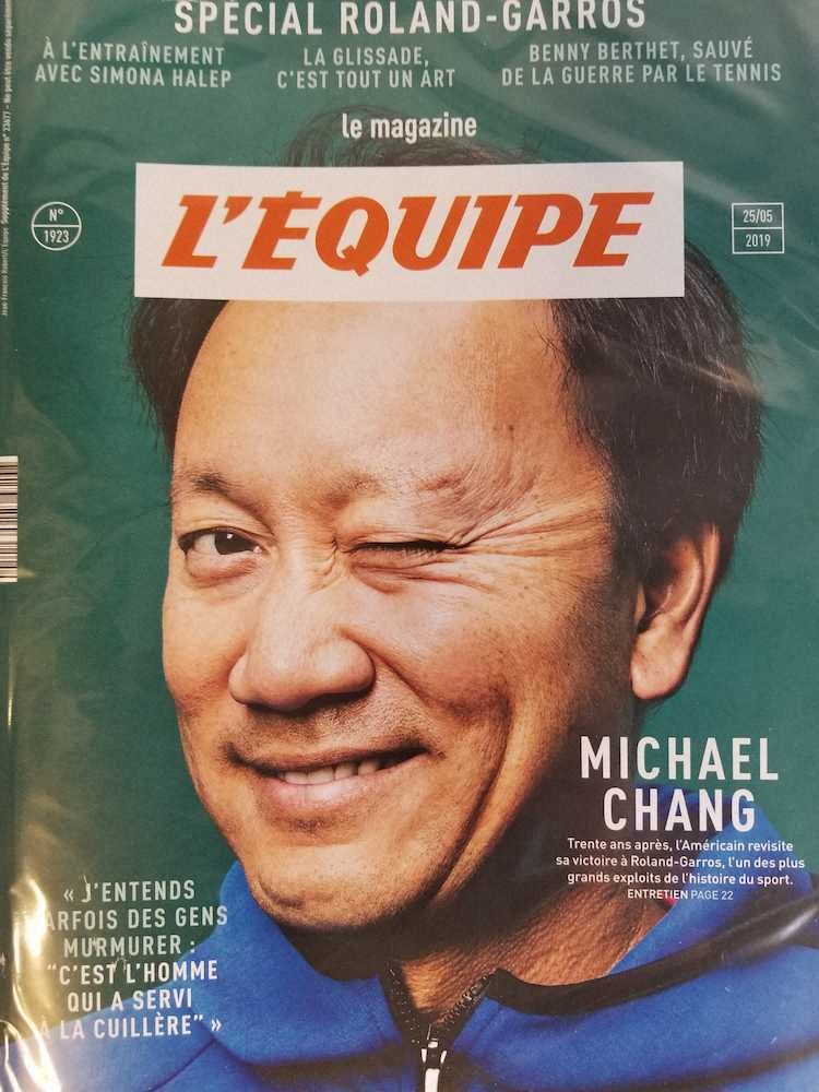 レキップ誌の表紙を飾るマイケル・チャン・コーチのウインク写真