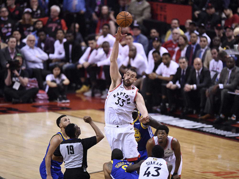 【画像・写真】ラプターズがトロントで先勝　ファイナル初開催のカナダ熱狂　3季目のシアカムが32得点