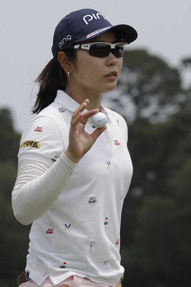 【画像・写真】比嘉真美子　暫定ながら首位キープ「合格点をあげてもいい出来」