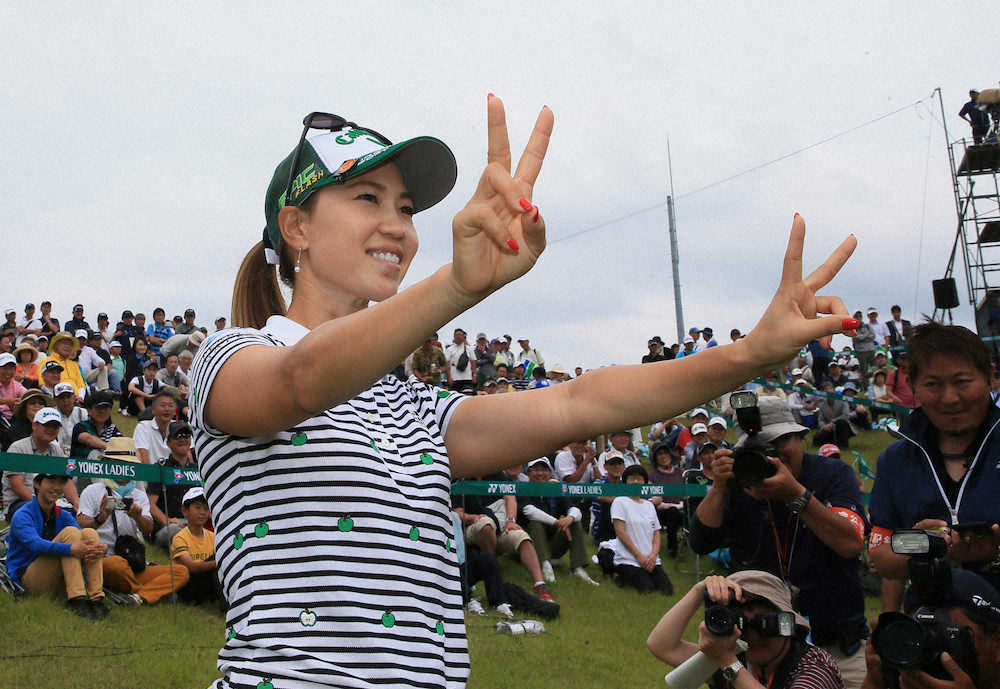 【画像・写真】上田桃子　逆転で今季2勝目「この大会は2位が3回あったので、やっと勝てて嬉しい」