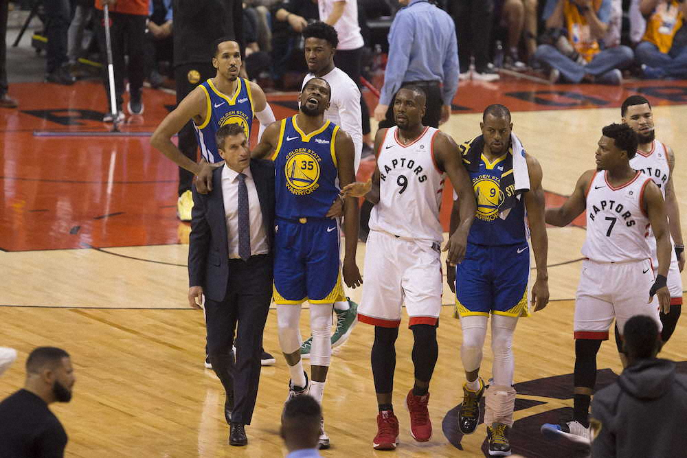 【画像・写真】ウォリアーズが1点差勝利　デュラント再離脱も執念で2勝目　ラプターズは初優勝目前で黒星
