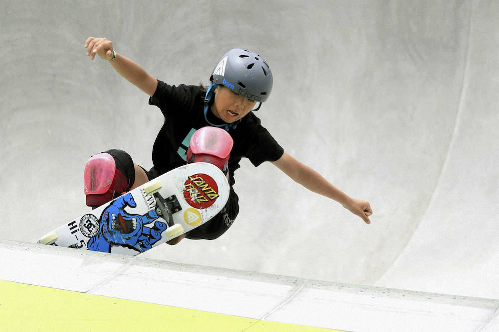 スケートボード、デュー・ツアーの女子パークで優勝した岡本碧優