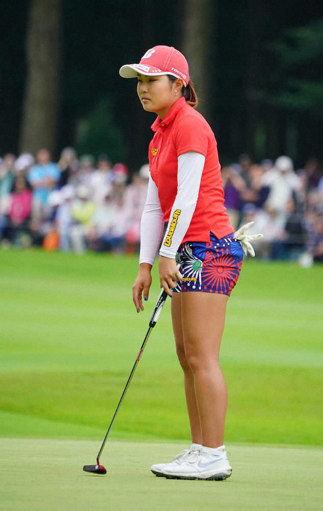 【画像・写真】プレーオフ1ホール目、バーディーパットを決められず悔しがる高橋彩華（撮影・沢田　明徳）