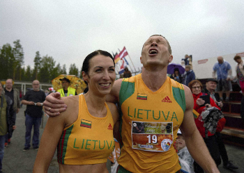世界奥様運び選手権でリトアニアの夫婦が優勝 しかも新記録を樹立 スポニチ Sponichi Annex スポーツ