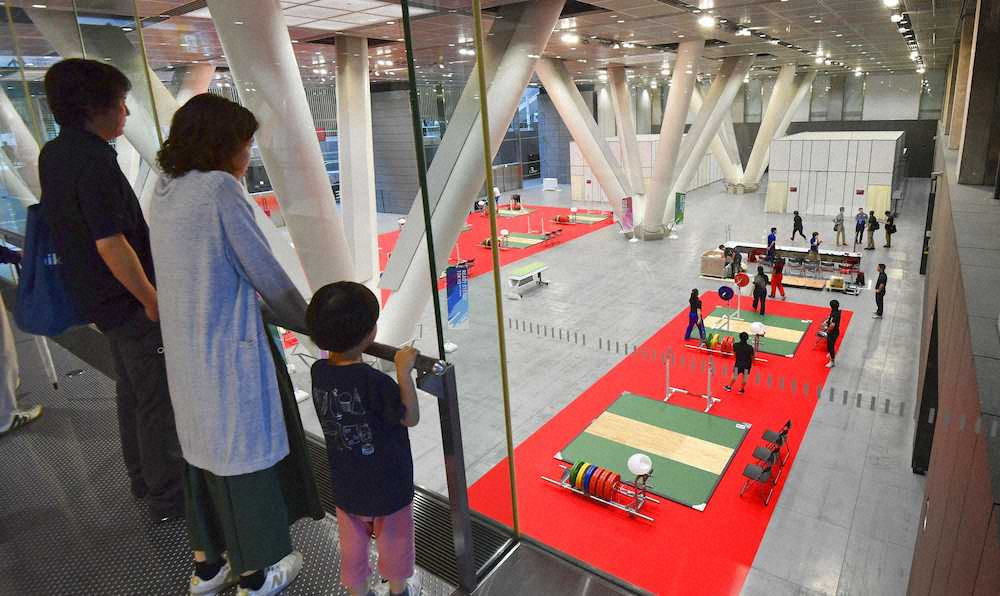 重量挙げの五輪テスト大会が行われた東京国際フォーラムの地下広場に設営された練習会場