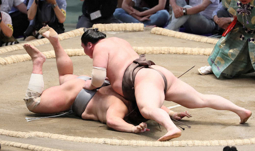【画像・写真】前場所V朝乃山、横綱に連敗　大関復帰の栃ノ心は3連敗　竜電が連日の大関撃破