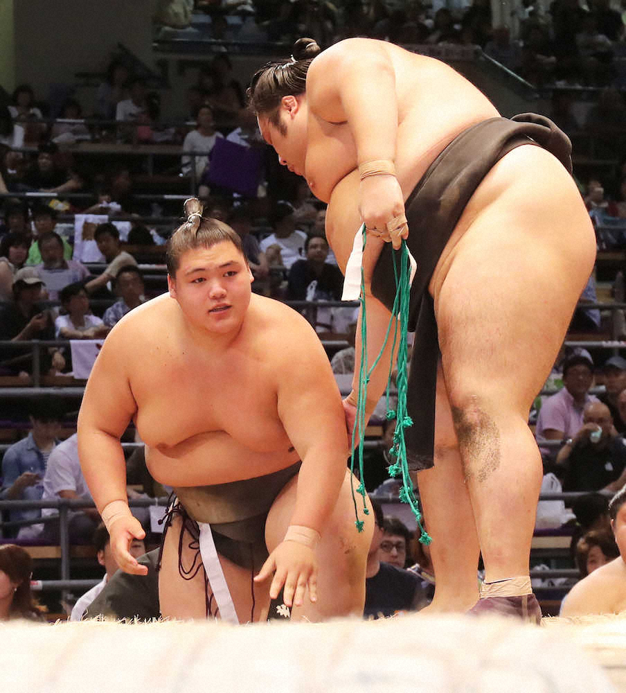 【画像・写真】大鵬孫・納谷　左足首負傷で3敗目「捻ったけど大丈夫です」