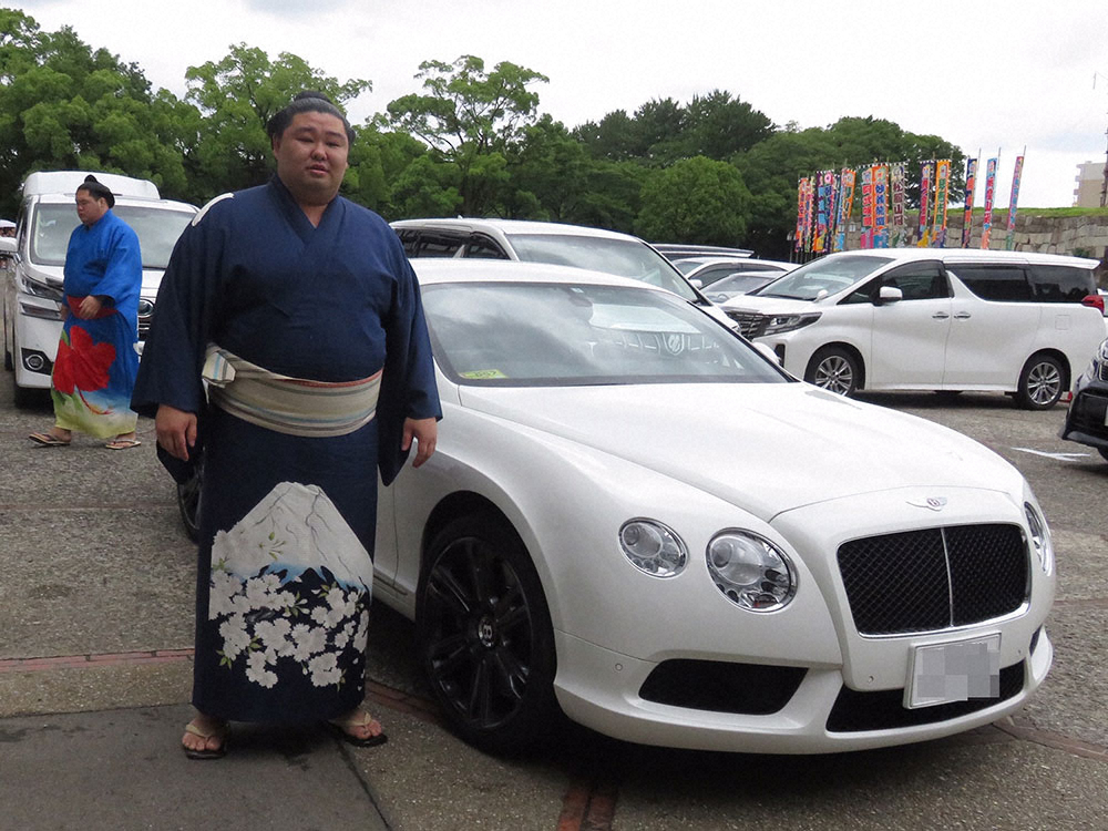 【画像・写真】正代「凄かった」2700万円ベントレーで場所入り　横綱戦17連敗も前向き「明日につながる」