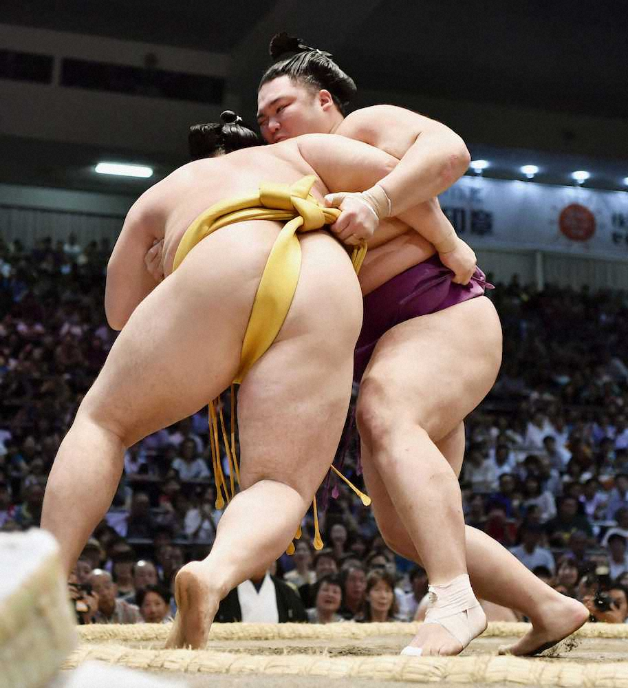 【画像・写真】朝乃山　速攻で3勝目「強引に出たのが良かった」