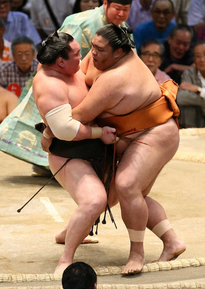 【画像・写真】白鵬1敗死守　御嶽と1分半超激闘も淡々「あと3日ある」