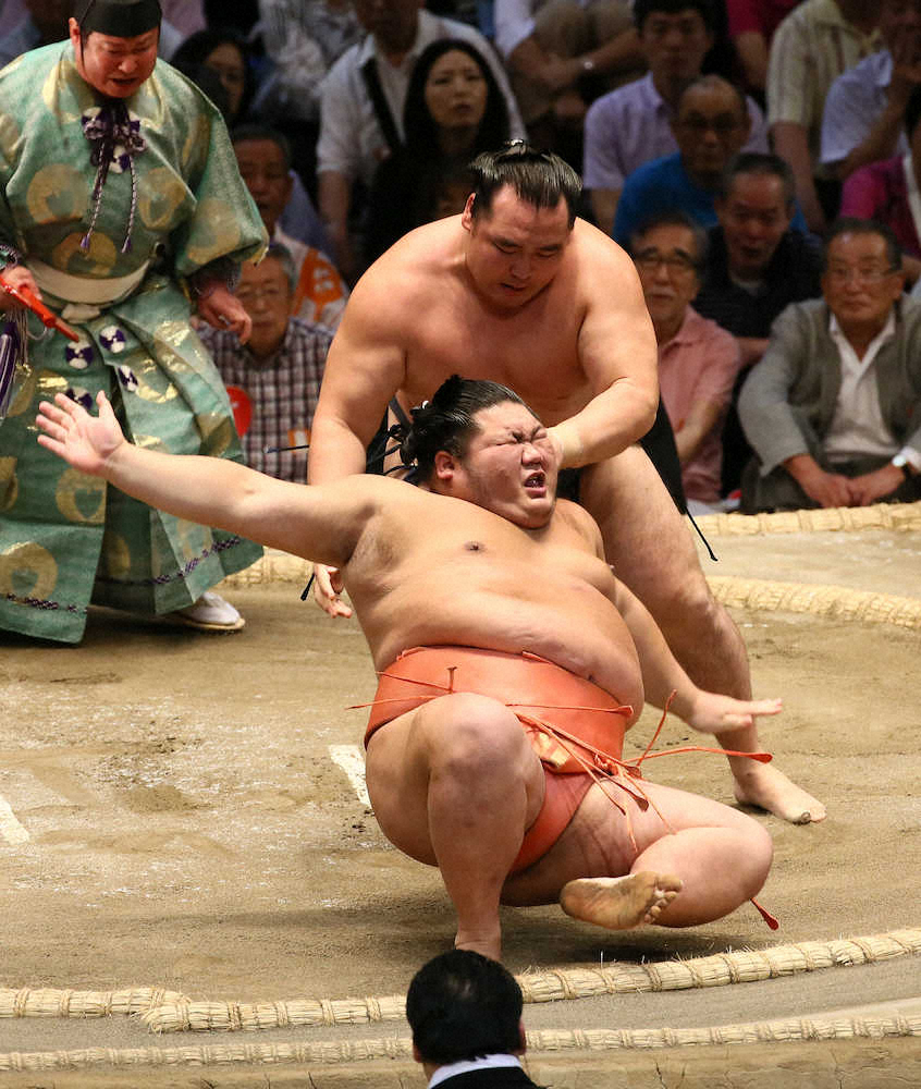 【画像・写真】鶴竜　盤石初日から初12連勝　オンオフ切り替え集中維持