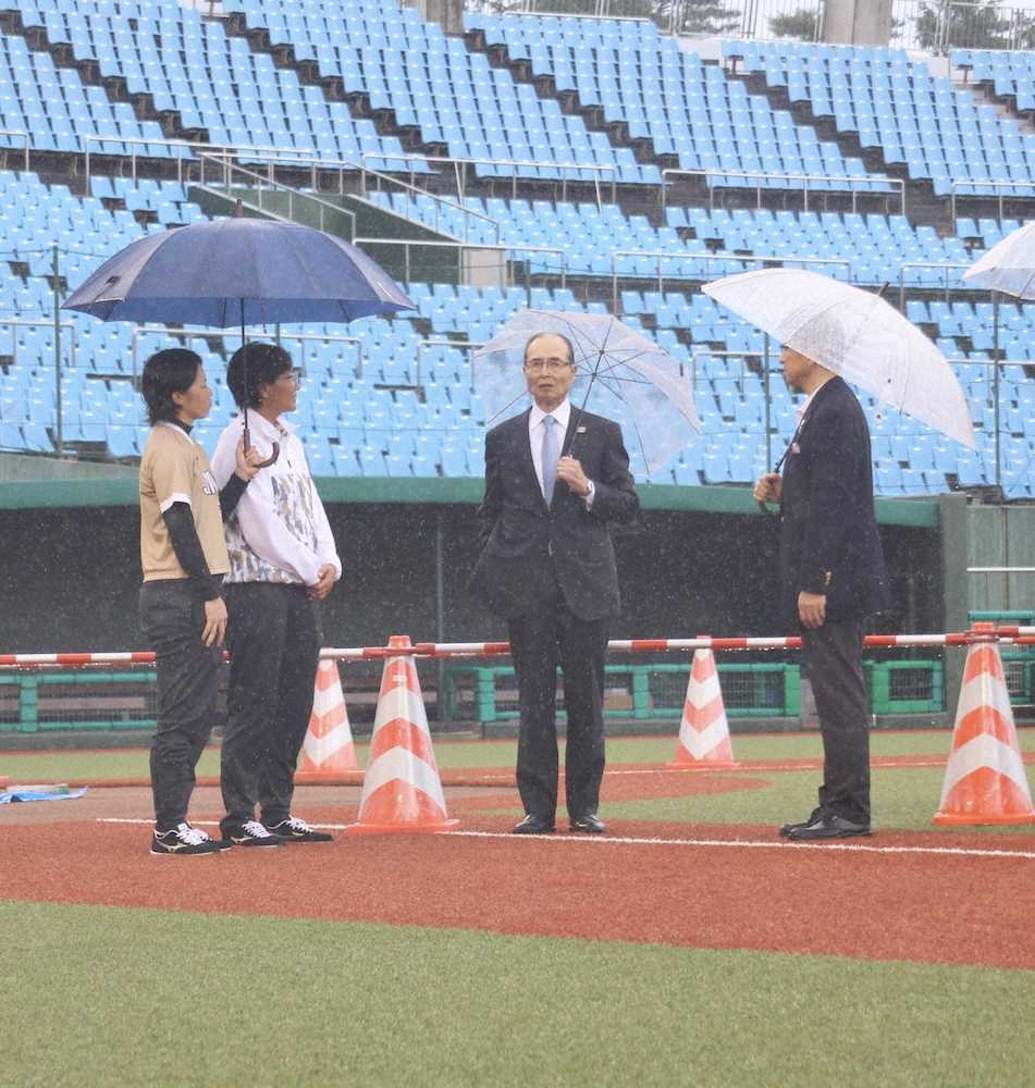 【画像・写真】ソフトボール代表に王氏から金言、五輪の重圧克服だ