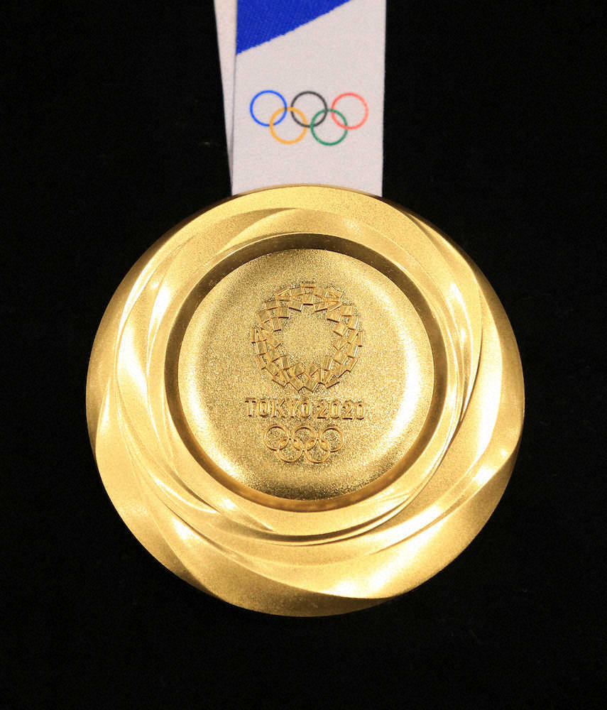 発表された東京五輪の金メダル（撮影・田中　和也）