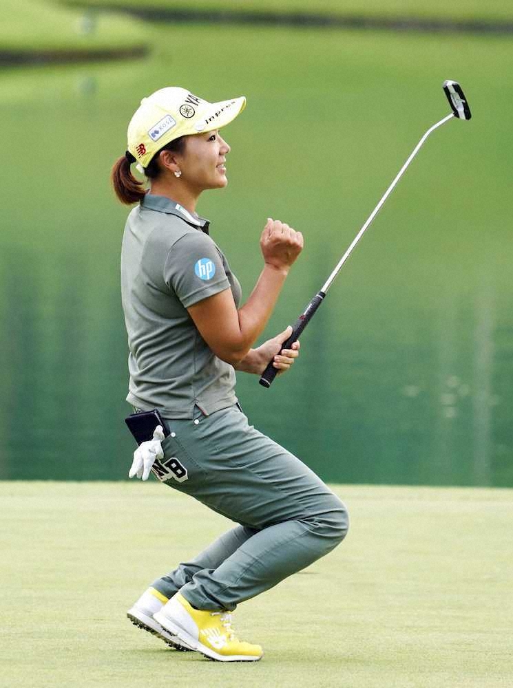 【画像・写真】有村が単独首位　パターマット効果「スコアまとまる」