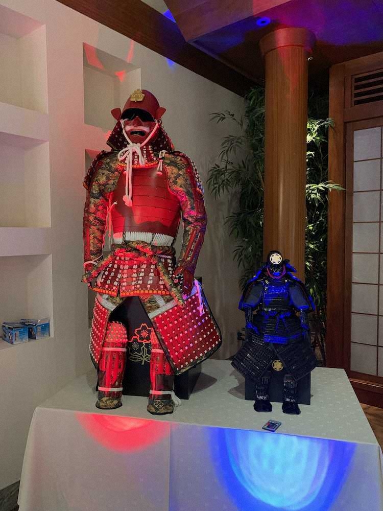 ラグビー日本代表宿舎に置かれている赤の甲冑「カツモト」