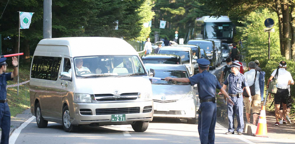 【画像・写真】しぶこ効果？コース周辺に大渋滞勃発　“選手レーン”設けて緊急対策