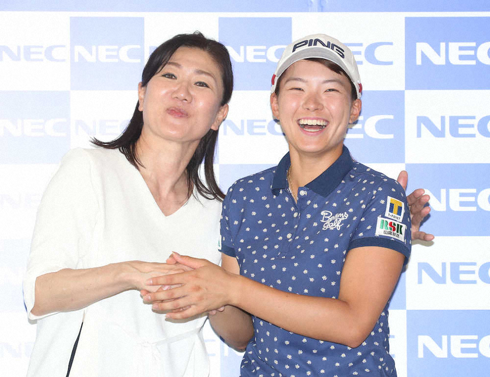 【画像・写真】渋野　ボギーで「カッチーン」の逆襲　68で回り首位と1打差の2位に浮上
