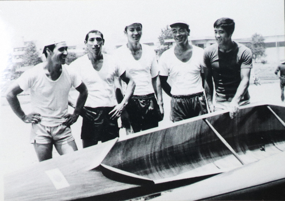 72年、ミュンヘン五輪でコーチを務めた本田さん（右から2人目、本人提供）