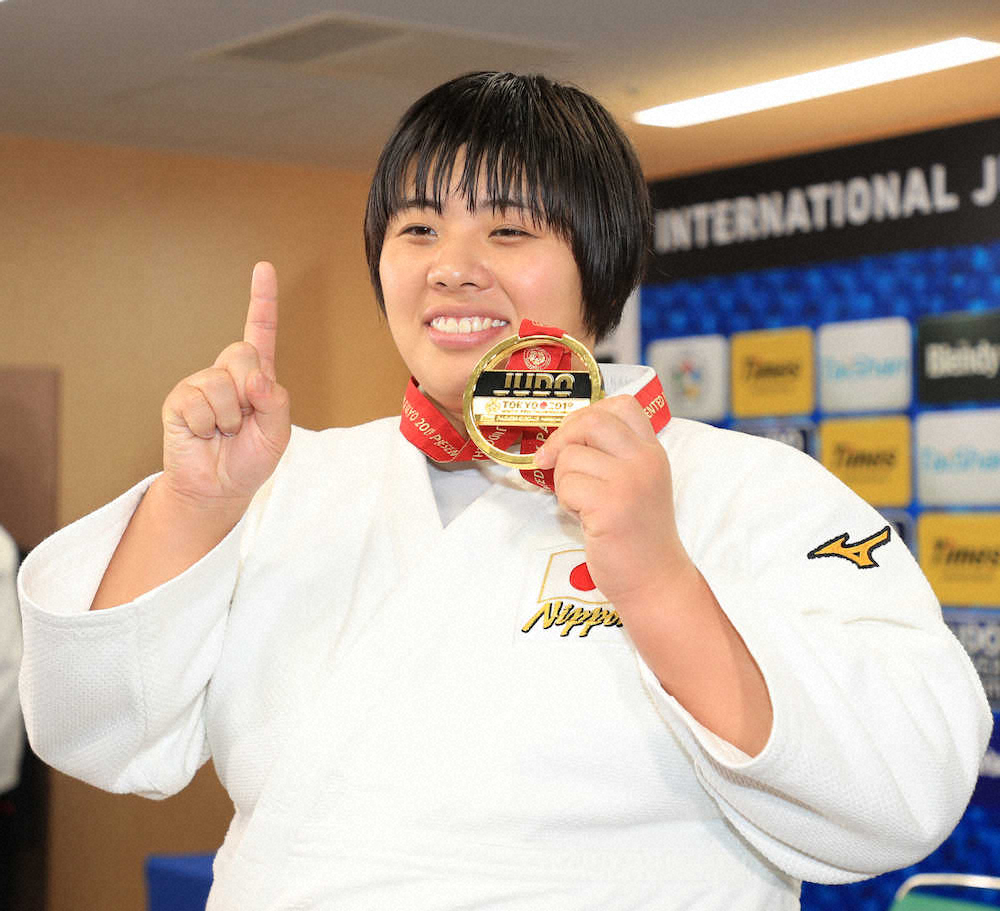 【画像・写真】素根輝　個人戦初出場での金に涙　応援には戦友・阿部詩の姿も