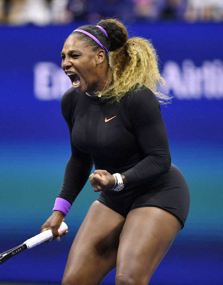 【画像・写真】女子シングルス準々決勝でポイントを奪いガッツポーズするセリーナ・ウィリアムズ
