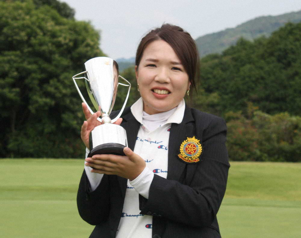 九州女子ミッドアマゴルフで初優勝を決めた専修大ゴルフ部卒の黒石