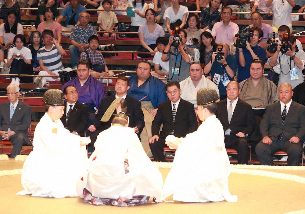 土俵祭に臨んだ 二列目左から 遠藤 貴景勝 栃ノ心 白鵬 撮影 郡司 修 スポニチ Sponichi Annex スポーツ