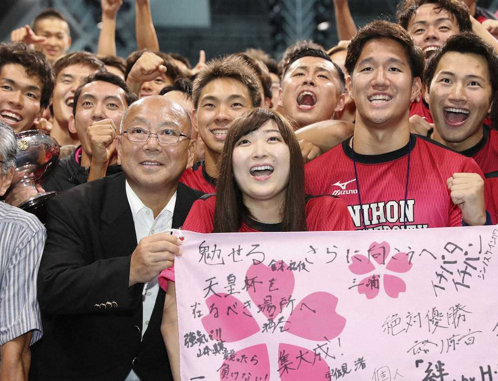 【画像・写真】競泳・日大男子が12年ぶりV　璃花子応援“完走”来年は選手として「リベンジ」!!