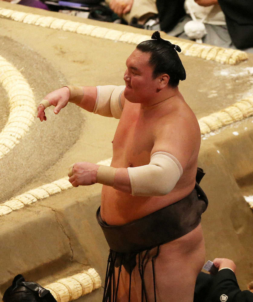 【画像・写真】白鵬　初日に初金星配給　日本国籍取得後初の本場所は痛恨の船出