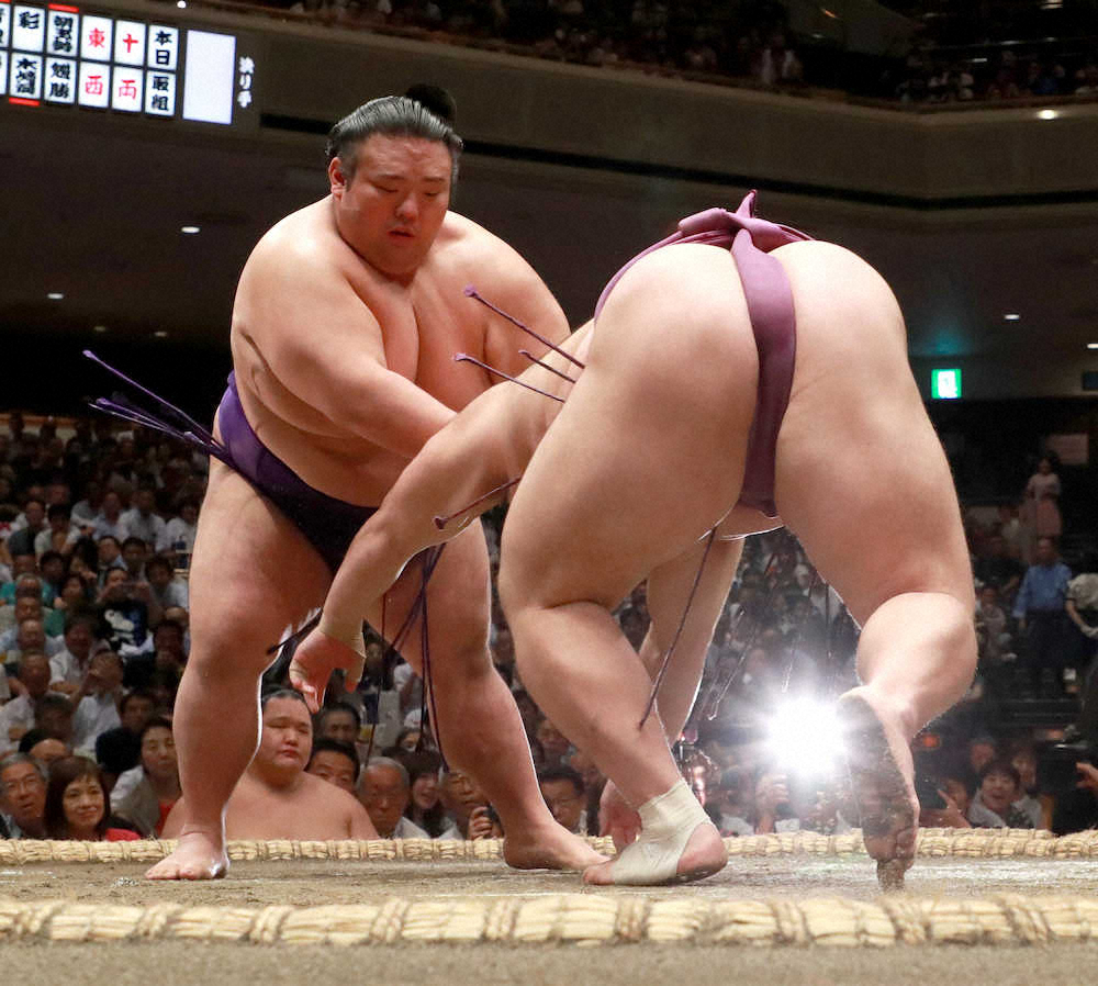 【画像・写真】貴景勝　無傷の3連勝!　夏場所V朝乃山を瞬殺　大関復帰確率100%